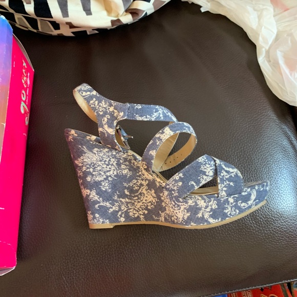 Sandals For Sale - Picture 4 of 4